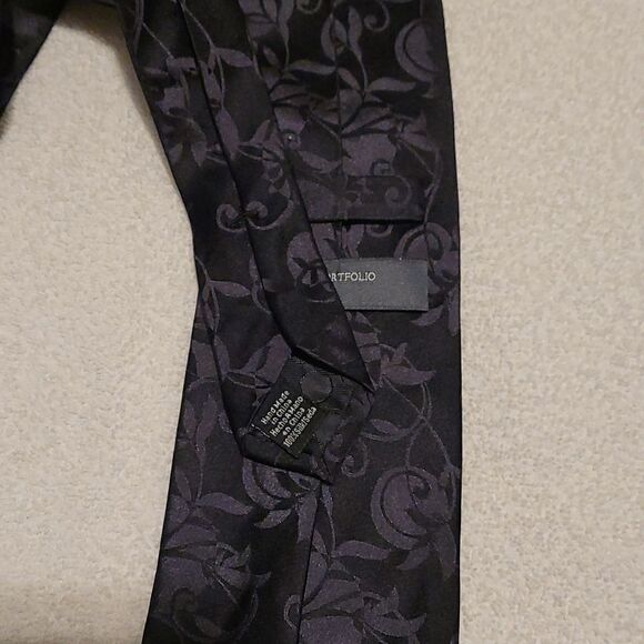 Perry Ellis portfolio all silk black tie - Picture 5 of 5